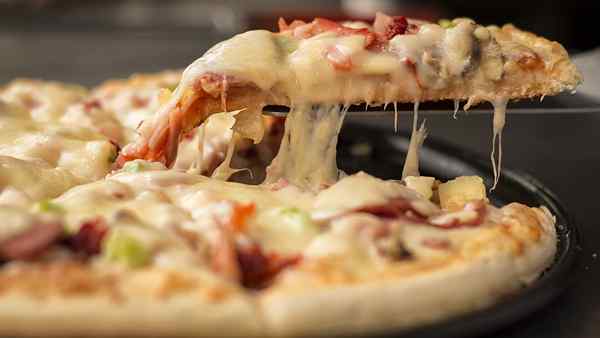 Diferencia entre la pizza de la mano y la sartén