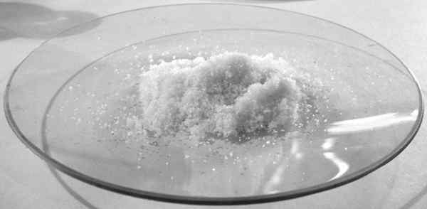¿Cuál es la diferencia entre el carbonato de amonio y el bicarbonato de amonio?