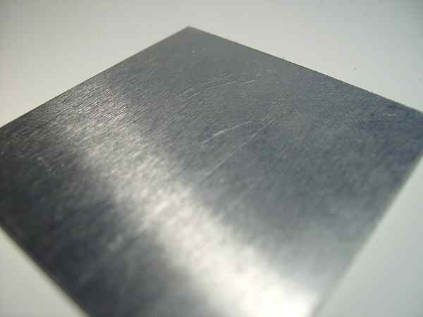 ¿Cuál es la diferencia entre acero inoxidable cepillado y pulido?