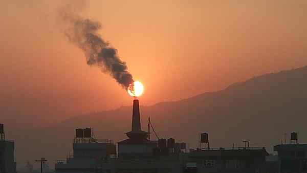 ¿Cuál es la diferencia entre smog clásico y smog fotoquímico?