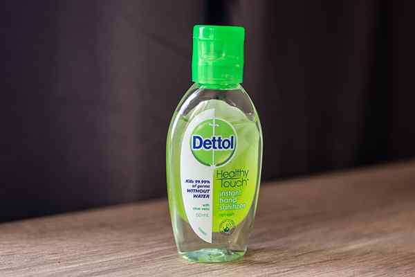 Apakah perbezaan antara dettol dan fenol