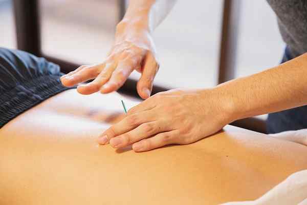 Apa perbedaan antara tusuk jarum kering dan akupunktur