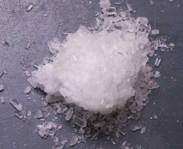 Apa perbedaan antara garam epsom dan garam batu