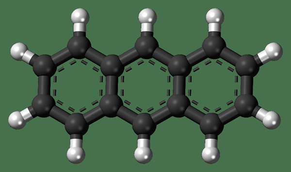 ¿Cuál es la diferencia entre naftaleno y antraceno?