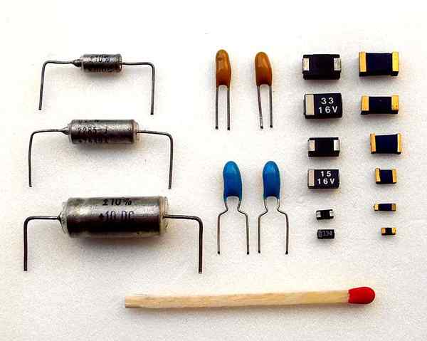 Apakah perbezaan antara kapasitor tantalum dan elektrolitik