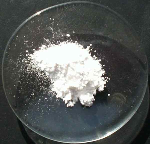 Différence entre l'anhydride acide et l'anhydride de base