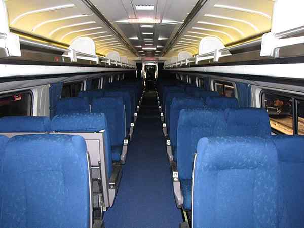 Perbedaan antara pelatih Amtrak dan kelas bisnis