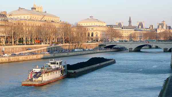 Différence entre la barge et le navire