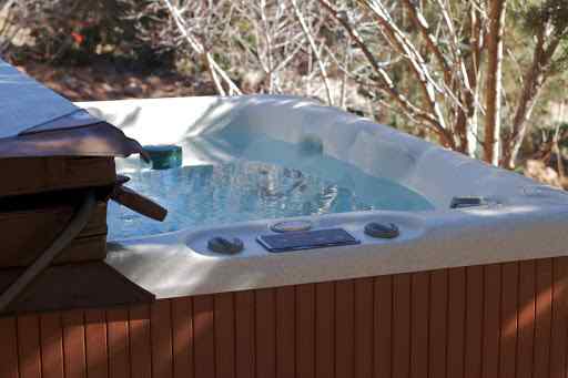 Différence entre le bain à remous et le jacuzzi