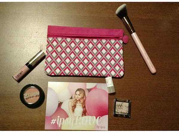 Perbedaan antara IPSY dan BOXYCHARM