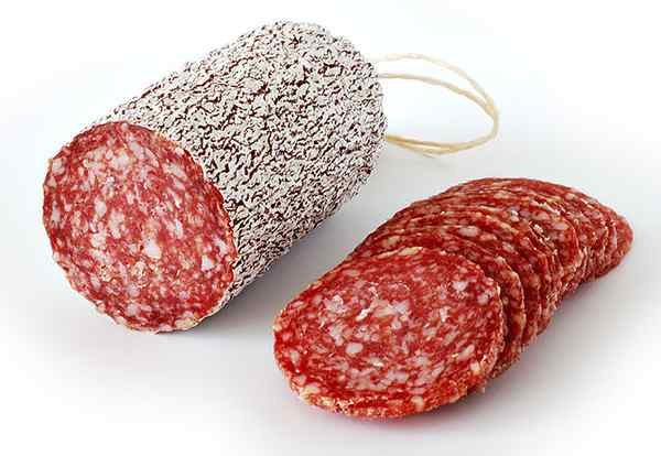 Perbezaan antara salami dan pepperoni