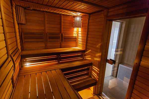 Perbezaan antara sauna dan jakuzi