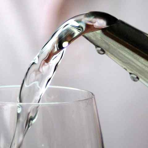 Différence entre l'eau en bouteille et l'eau du robinet
