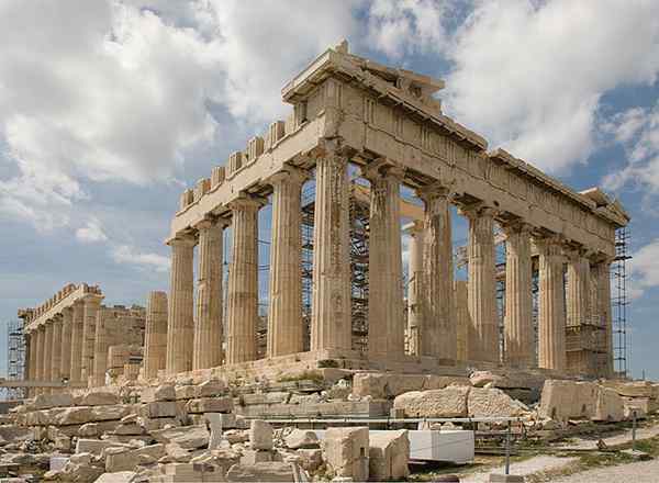 Perbedaan antara arsitektur Yunani dan Romawi