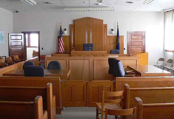 Perbezaan antara plaintif dan defendan