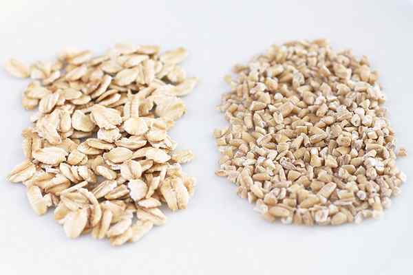 Perbezaan antara oat cepat dan gandum berguling